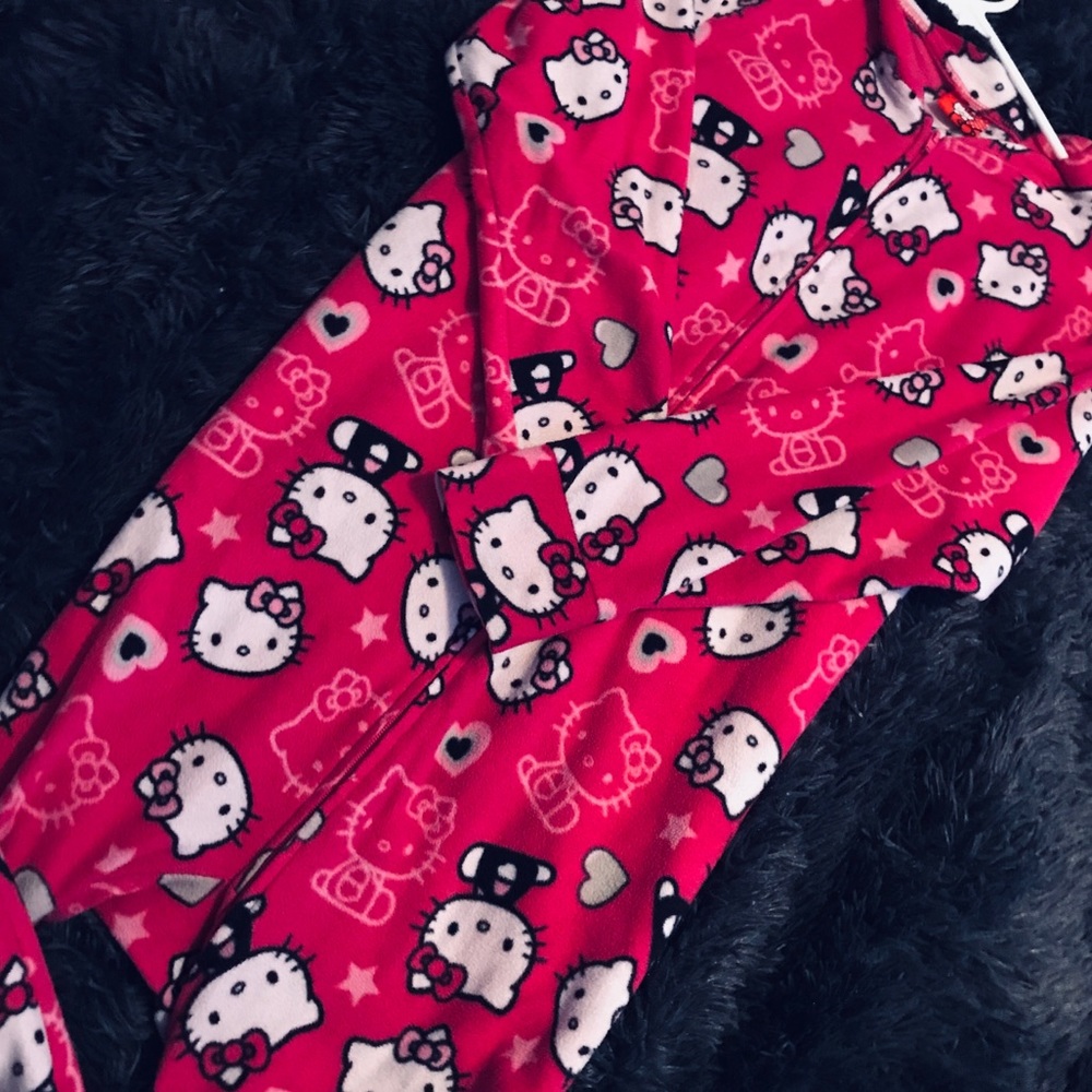 Hello kitty 🐱 💖 onesie